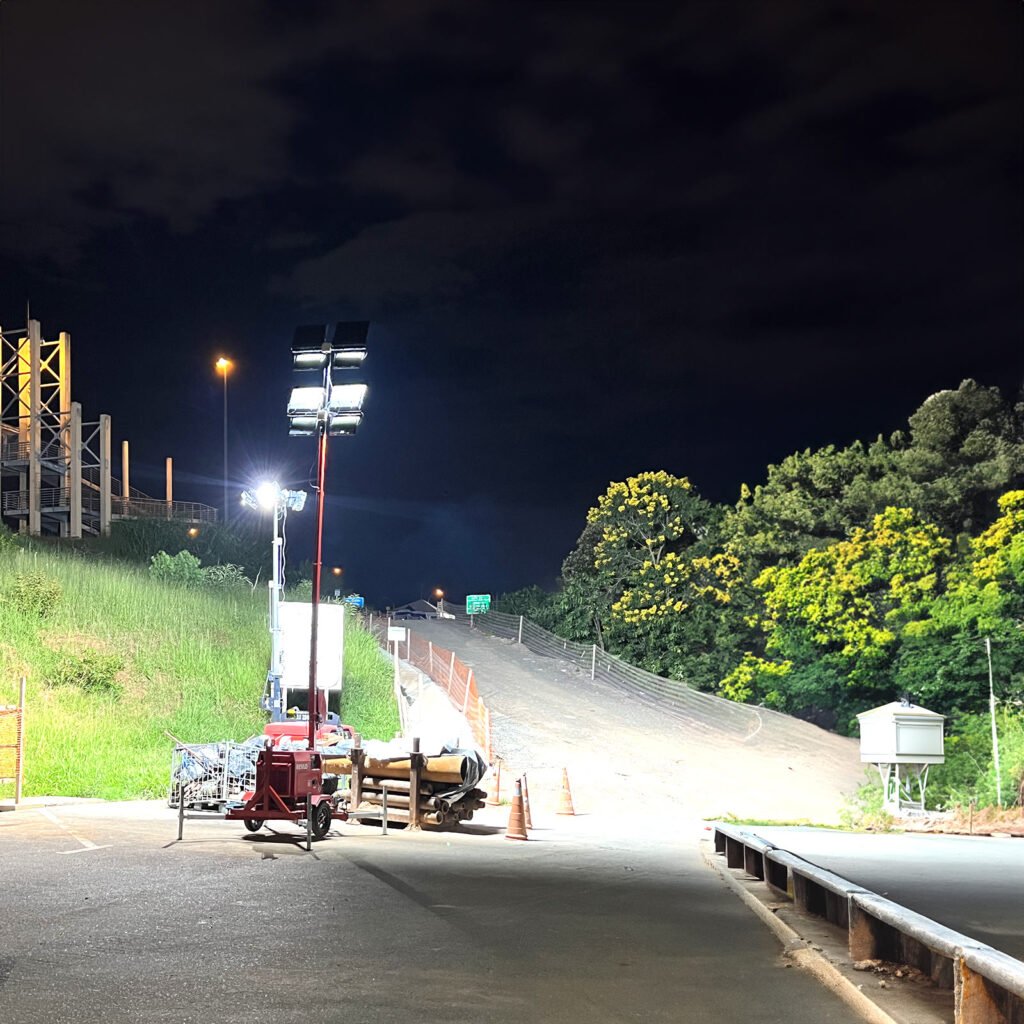 torre_iluminacao_led-canteiro-de-obra